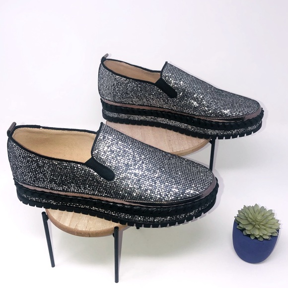 JoliMall Shoes - Like New JoliMall Silver Glitter Slip On Loafer Sneaker Sz 8